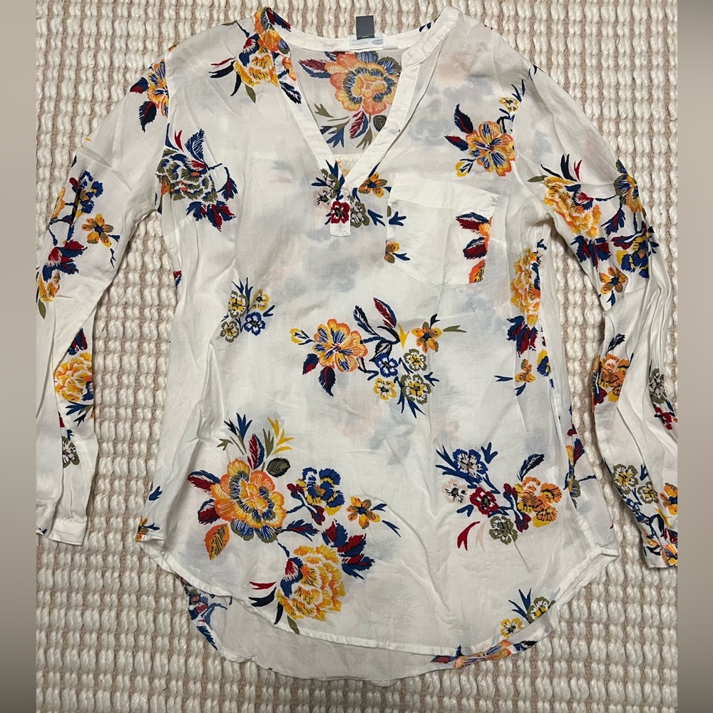 Floral vneck top